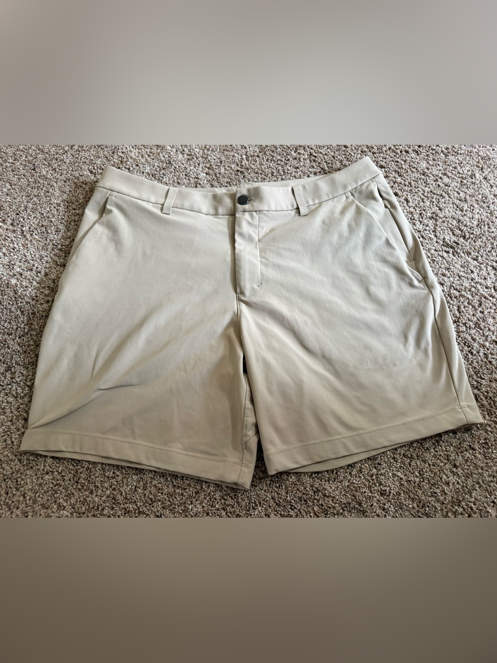 Lululemon Men’s Beige Golf Performance Stretch Shorts Large